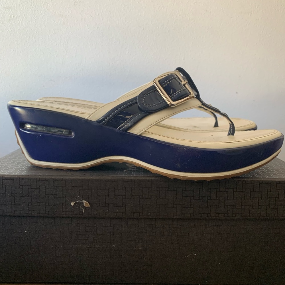 Blue/white platform sandal